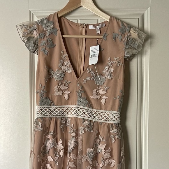 WAYF Oakfield Embroidered Dress - Picture 2 of 7
